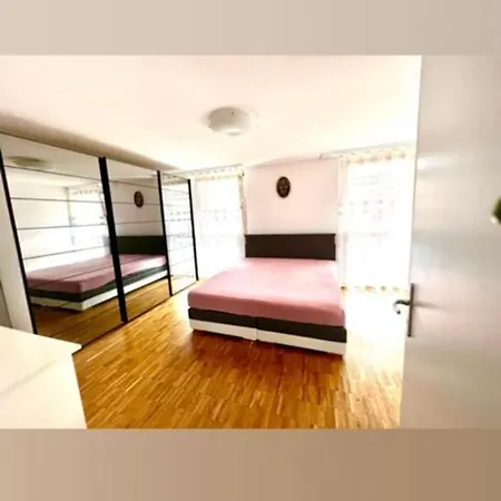 Furnished 4 Bedroom Duplex Apt 10 Mins Walking Distance To Jazz Festival Apartman *