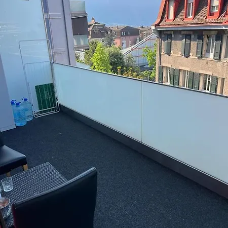 Furnished 4 Bedroom Duplex Apt 10 Mins Walking Distance To Jazz Festival *