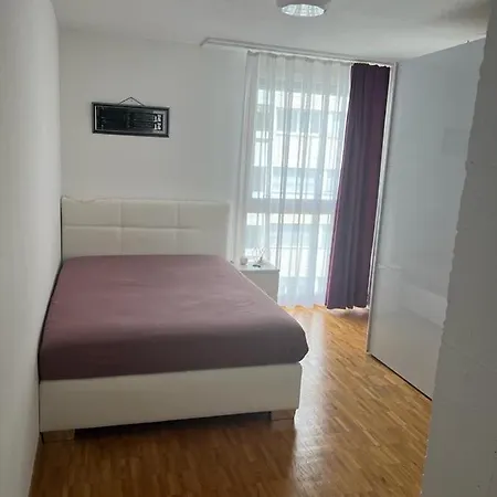 דירה Furnished 4 Bedroom Duplex Apt 10 Mins Walking Distance To Jazz Festival